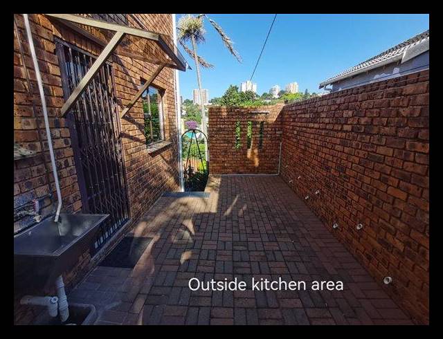 5 BEDROOM HOUSE FOR SALE IN OVERPORT